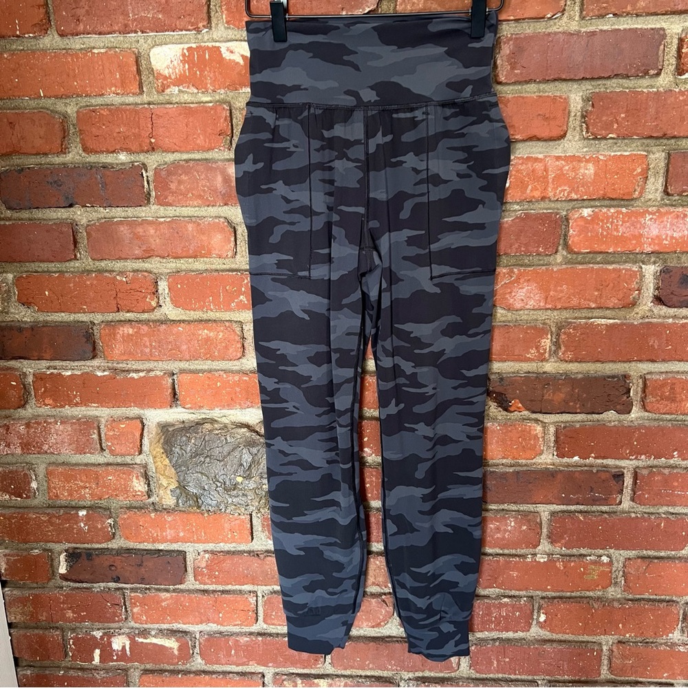Athleta Women's salutation camo jogger size xs soft athleisure lounge comfort‎